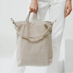 Baggu Duck Tote in Natural Grid Black & White With Snap Closure